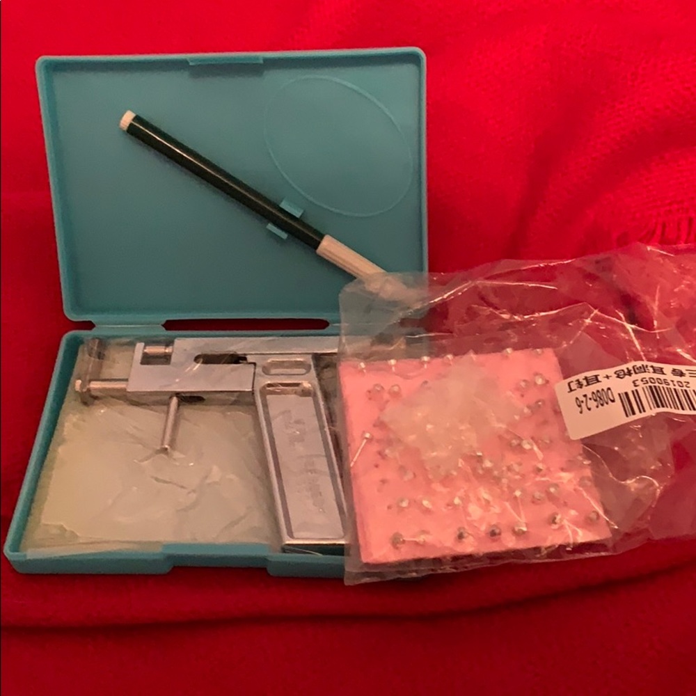 Ear piercing kit